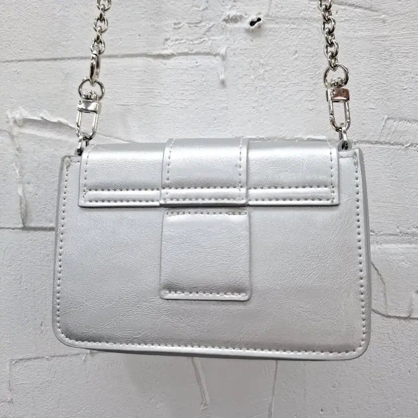 [BUNJANG] ALICE MARTHA Nifi Silver Crossbody Bag / ALICE MARTHA 니피 실버