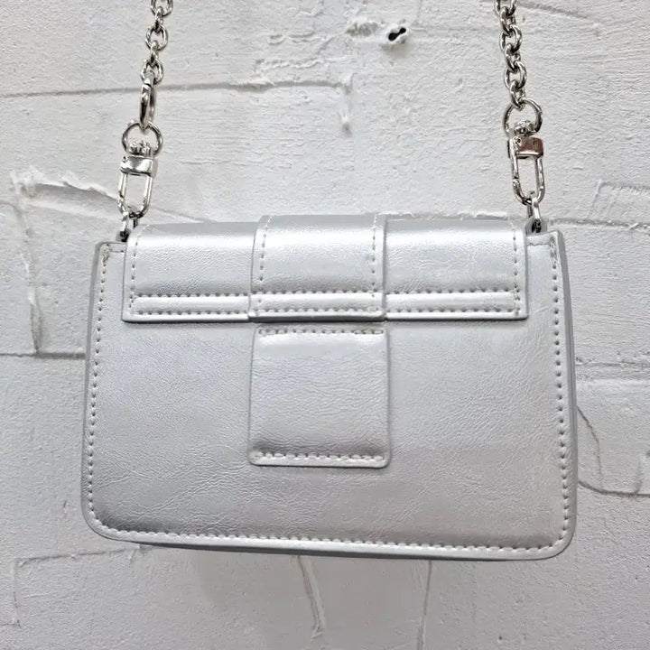 [BUNJANG] ALICE MARTHA Nifi Silver Crossbody Bag / ALICE MARTHA 니피 실버