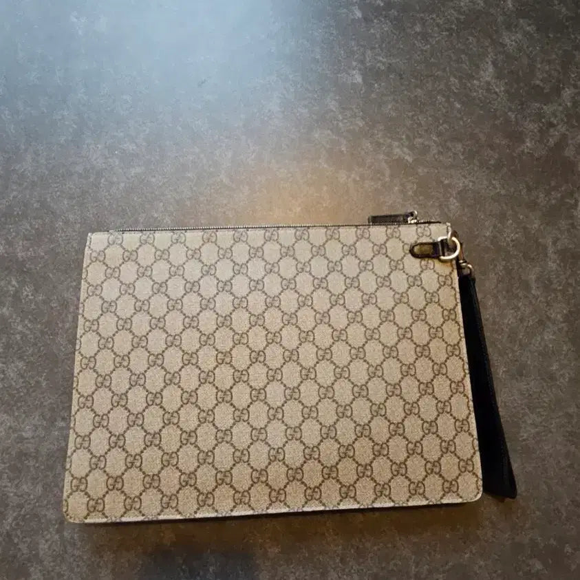 [BUNJANG] Gucci GG Supreme Clutch Bag / 구찌 GG 수프림 클러치 백