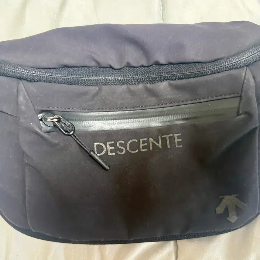 [BUNJANG] Descente Black Hip Sack Waist Bag / 데상트 블랙 힙색 웨이스트백 가방