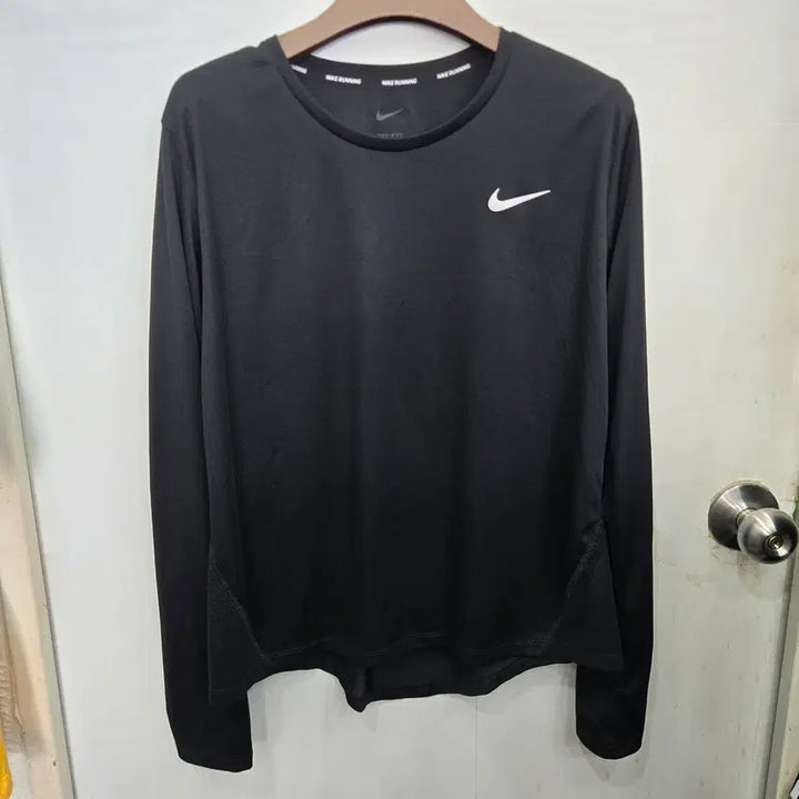 [SOLD OUT] 105,XL )) NIKE 나이키 러닝 드라이핏 긴팔티셔츠! 블랙&amp;화이트