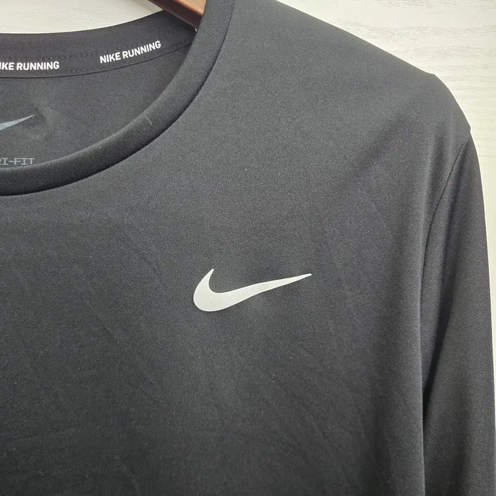 [SOLD OUT] 105,XL )) NIKE 나이키 러닝 드라이핏 긴팔티셔츠! 블랙&amp;화이트