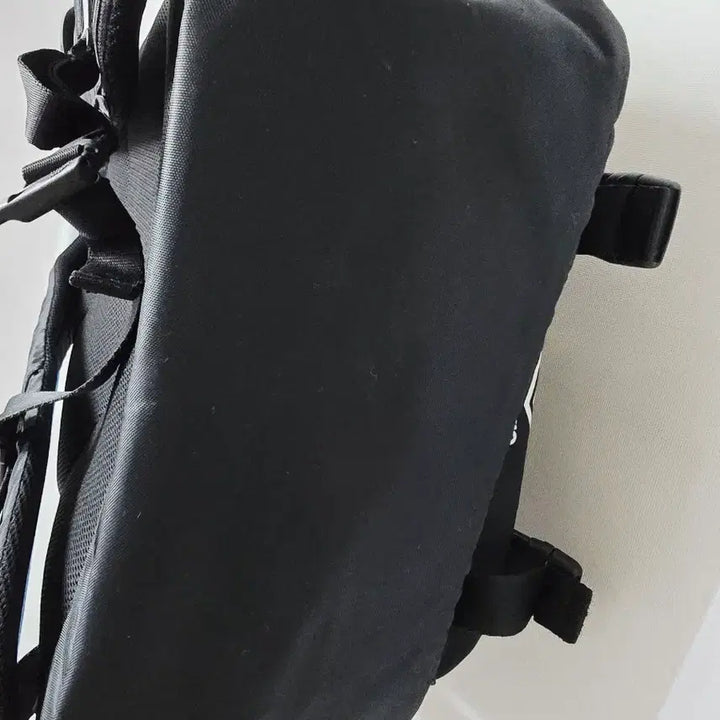 [BUNJANG] Umbro Black Backpack / 엄브로 검정색 백팩 가방