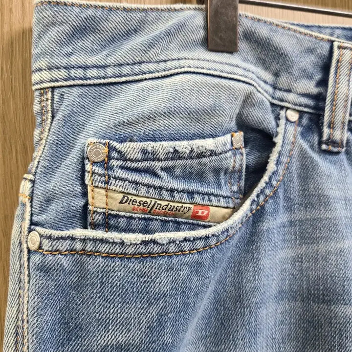 [BUNJANG] Diesel Low Rise Blue Denim Damaged Jeans 32 / 디젤 로우라이즈 블루 데님 데미지 청바지 32