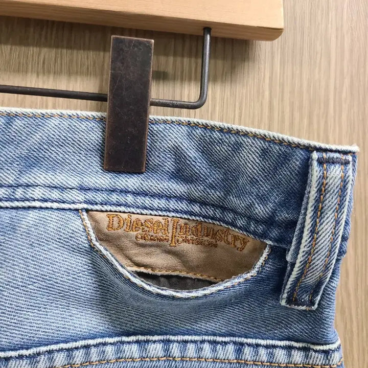[BUNJANG] Diesel Low Rise Blue Denim Damaged Jeans 32 / 디젤 로우라이즈 블루 데님 데미지 청바지 32