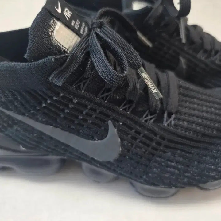 [SOLD OUT] 나이키 Nike 에어 베이퍼맥스 플라이니트 3 트리플블랙 270 판매