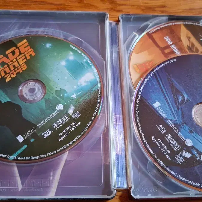 [BUNJANG] Blade Runner 2049 Lenticular Steelbook (Kimchi DVD) / 블레이드 러너 2049 렌티큘러 스틸북 (김치 DVD)