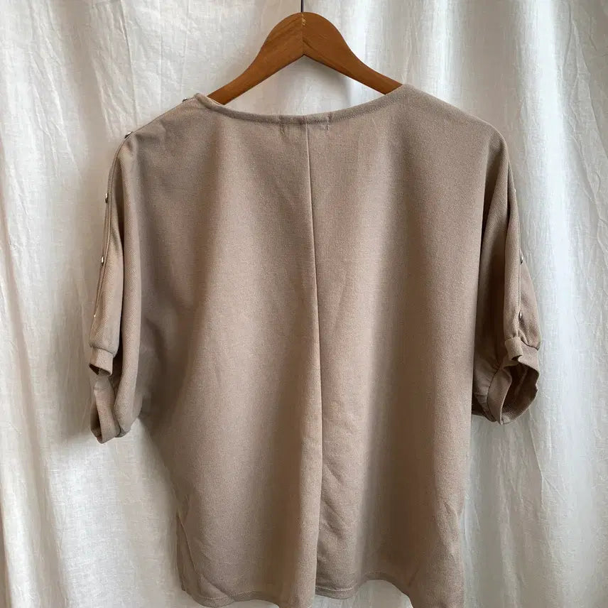[BUNJANG] RAG OUT Asymmetrical Button Detail Top (M) / RAG OUT 가오리핏 반팔탑(M)