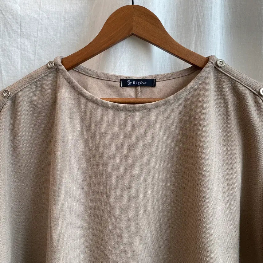 [BUNJANG] RAG OUT Asymmetrical Button Detail Top (M) / RAG OUT 가오리핏 반팔탑(M)