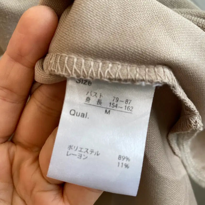 [BUNJANG] RAG OUT Asymmetrical Button Detail Top (M) / RAG OUT 가오리핏 반팔탑(M)
