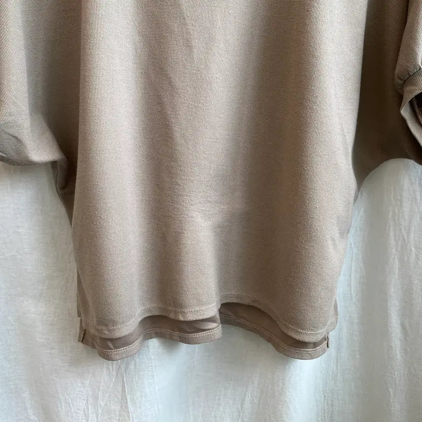[BUNJANG] RAG OUT Asymmetrical Button Detail Top (M) / RAG OUT 가오리핏 반팔탑(M)