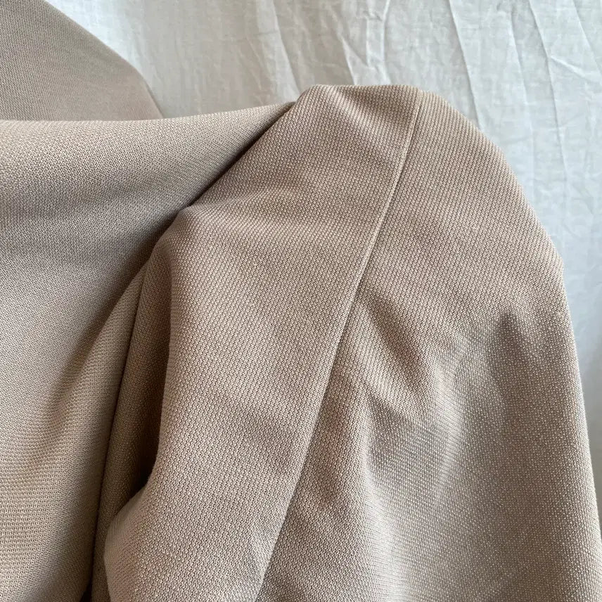 [BUNJANG] RAG OUT Asymmetrical Button Detail Top (M) / RAG OUT 가오리핏 반팔탑(M)