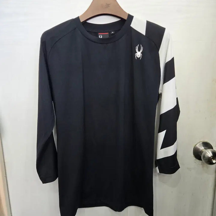 [SOLD OUT] M,95 )) SPYDER 스파이더 티셔츠! 상태 굿굿굿! 깔끔하고예뻐요