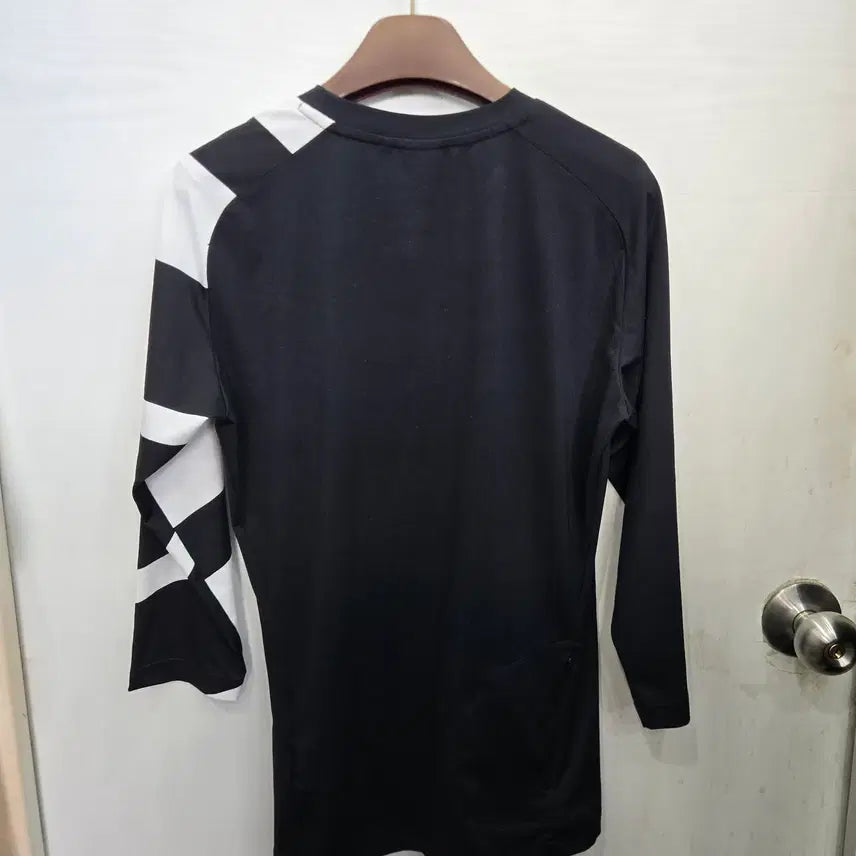 [SOLD OUT] M,95 )) SPYDER 스파이더 티셔츠! 상태 굿굿굿! 깔끔하고예뻐요