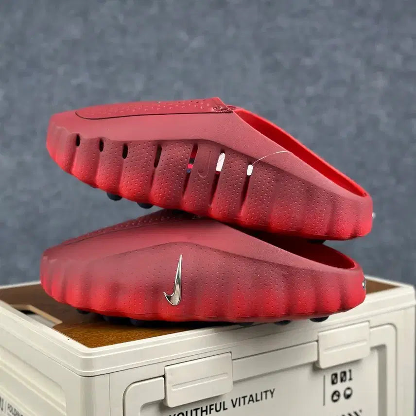 [BUNJANG] Nike Mind Red Slippers (Size 265) / 나이키 Nike Mind 빨간색 슬리퍼  사이즈265