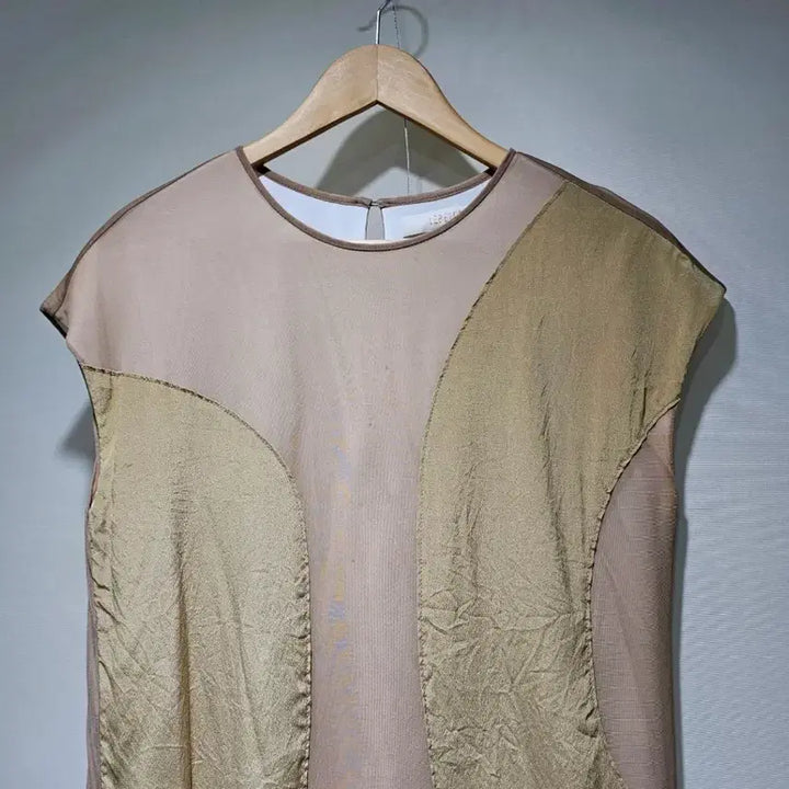 [BUNJANG] LEBEIGE Sleeveless Long Blouse / 르베이지 배색 슬리브리스 롱 블라우스 ~66