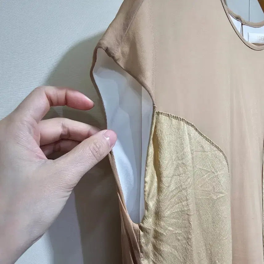 [BUNJANG] LEBEIGE Sleeveless Long Blouse / 르베이지 배색 슬리브리스 롱 블라우스 ~66