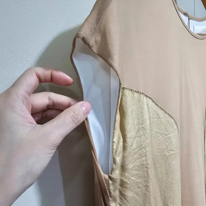 [BUNJANG] LEBEIGE Sleeveless Long Blouse / 르베이지 배색 슬리브리스 롱 블라우스 ~66
