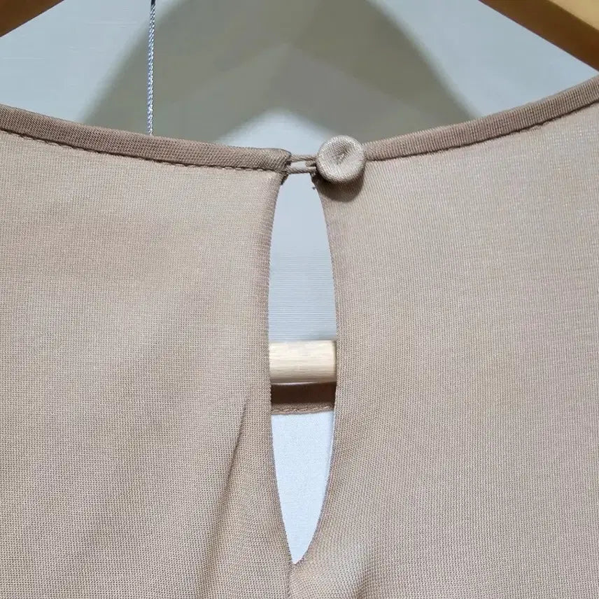 [BUNJANG] LEBEIGE Sleeveless Long Blouse / 르베이지 배색 슬리브리스 롱 블라우스 ~66