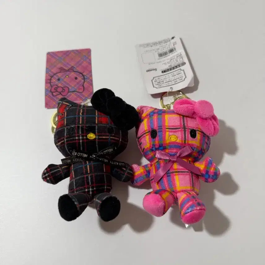 [BUNJANG] Sanrio Hello Kitty Checkered Plush Keyring / 산리오 헬로키티 체크무늬 인형 키링