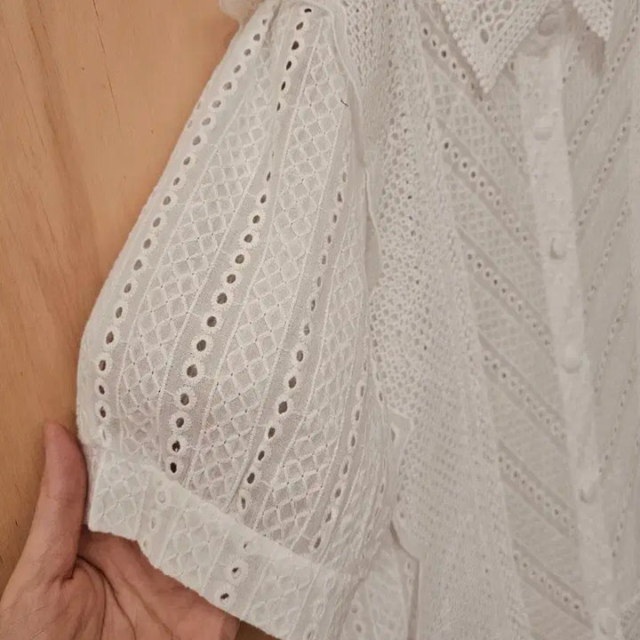 [BUNJANG] White Wing Lace Blouse / 화이트 날개레이스 블라우스 (새옷)