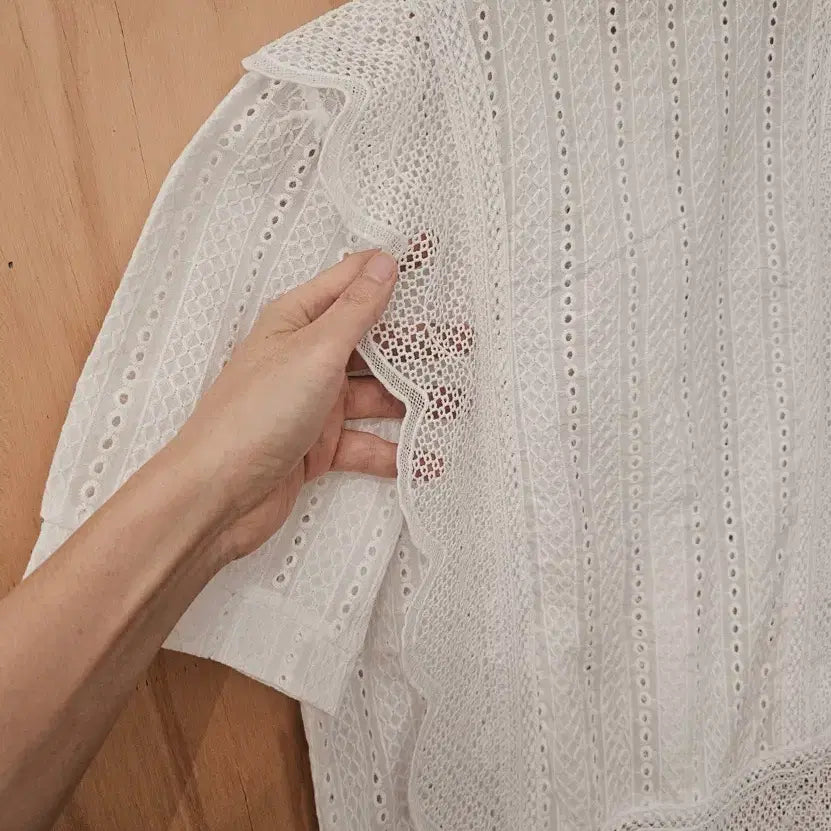 [BUNJANG] White Wing Lace Blouse / 화이트 날개레이스 블라우스 (새옷)