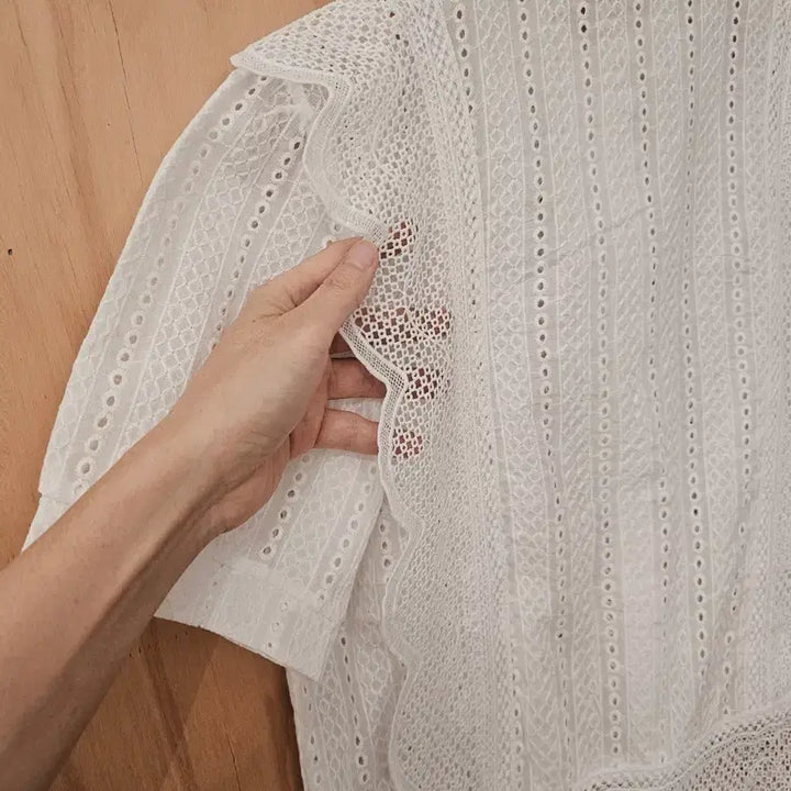 [BUNJANG] White Wing Lace Blouse / 화이트 날개레이스 블라우스 (새옷)