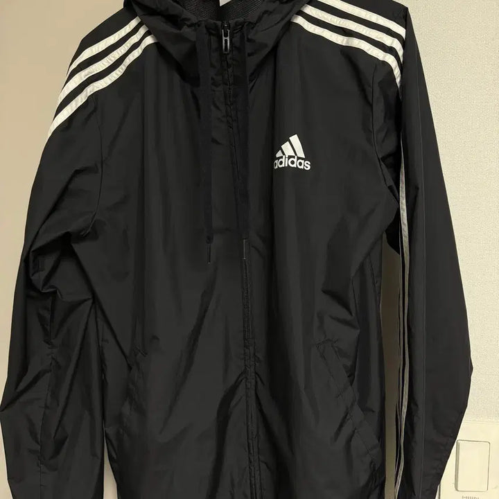 [BUNJANG] Adidas Essentials 3-Stripes Windbreaker (L) / 아디다스 바람막이 L