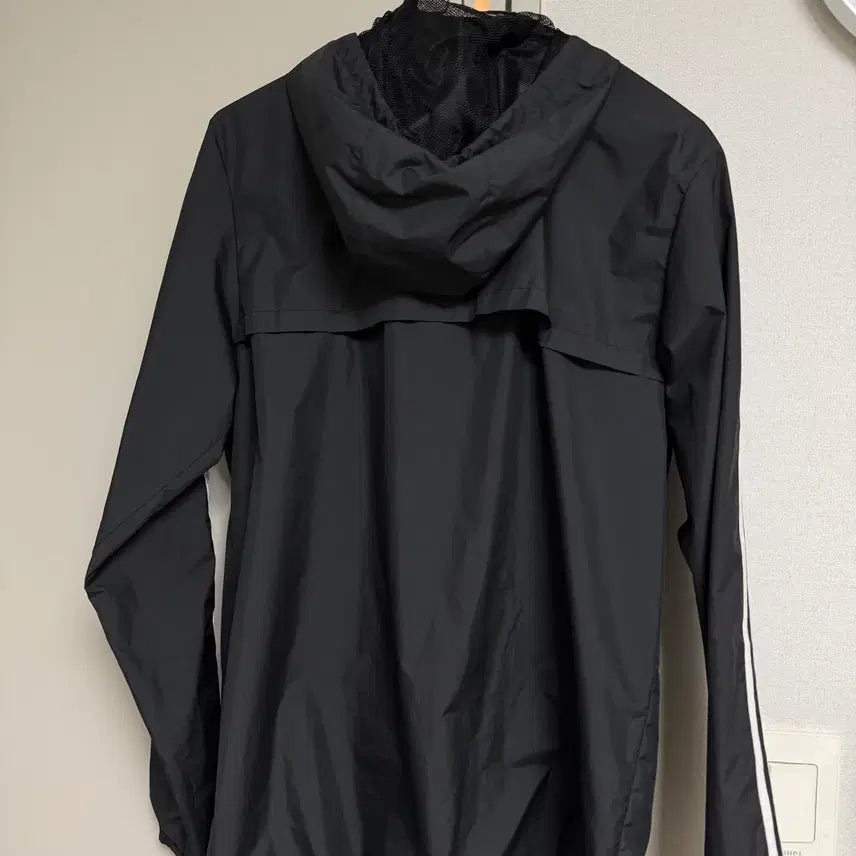 [BUNJANG] Adidas Essentials 3-Stripes Windbreaker (L) / 아디다스 바람막이 L