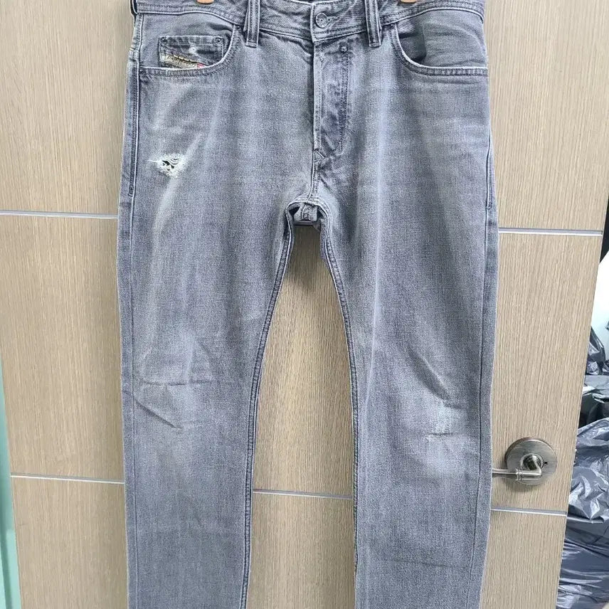 [BUNJANG] Diesel Low-Rise Gray Denim Jeans / 디젤 로우라이즈 그레이 데님 청바지 데미지진