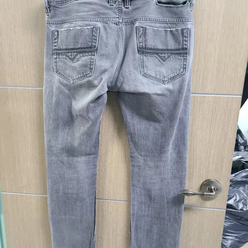 [BUNJANG] Diesel Low-Rise Gray Denim Jeans / 디젤 로우라이즈 그레이 데님 청바지 데미지진