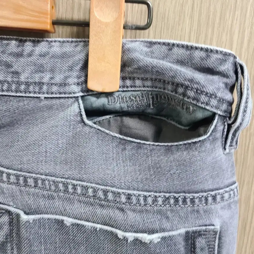 [BUNJANG] Diesel Low-Rise Gray Denim Jeans / 디젤 로우라이즈 그레이 데님 청바지 데미지진