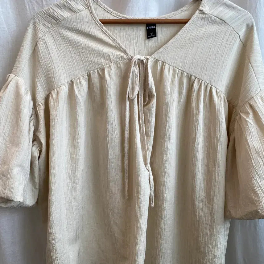 [BUNJANG] FRIFUL Beige Oversized Short Sleeve Blouse (L) / FRIFUL 베이지 오버핏 반팔블라우스(L)