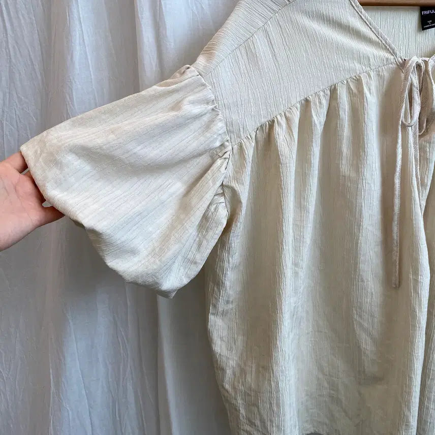[BUNJANG] FRIFUL Beige Oversized Short Sleeve Blouse (L) / FRIFUL 베이지 오버핏 반팔블라우스(L)