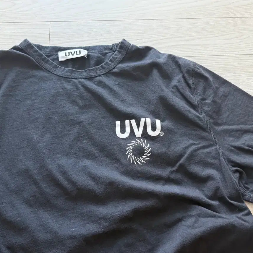 [SOLD OUT] UVU 인시그니아 티셔츠 블랙
