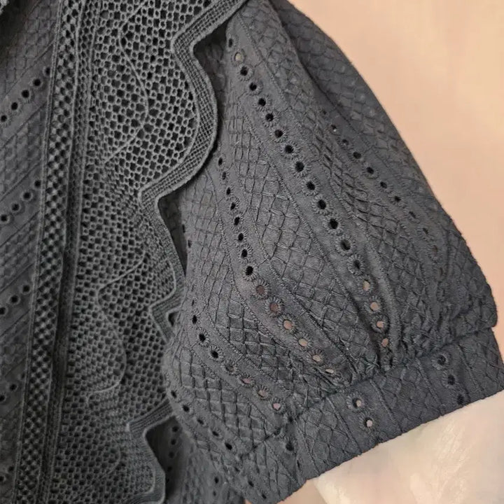[BUNJANG] Black Wing Lace Blouse / 블랙 날개레이스 블라우스 (새옷)