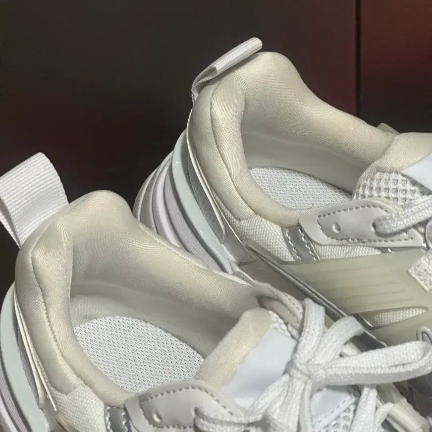 [BUNJANG] Nike V2K Run Metallic Silver White Sneakers / W 나이키 V2K 런 메탈릭 실버 화이트 265