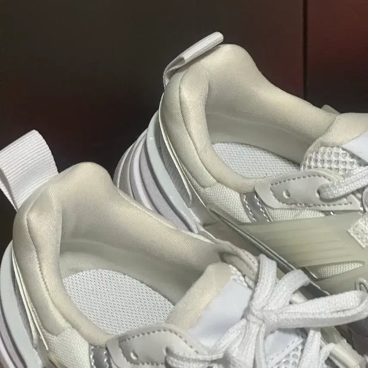 [BUNJANG] Nike V2K Run Metallic Silver White Sneakers / W 나이키 V2K 런 메탈릭 실버 화이트 265
