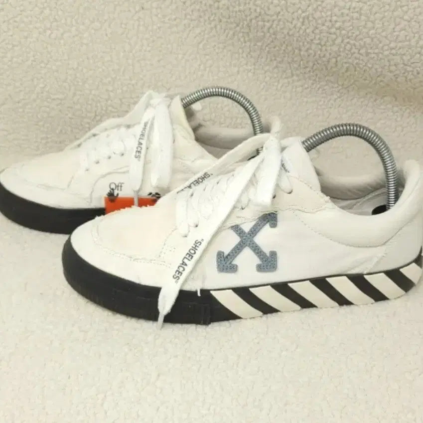 [BUNJANG] Off-White Low Vulcanized White Canvas Sneakers / [정품] 오프화이트 로우 벌커나이즈드 화이트 캔버스 (42사이즈/270)