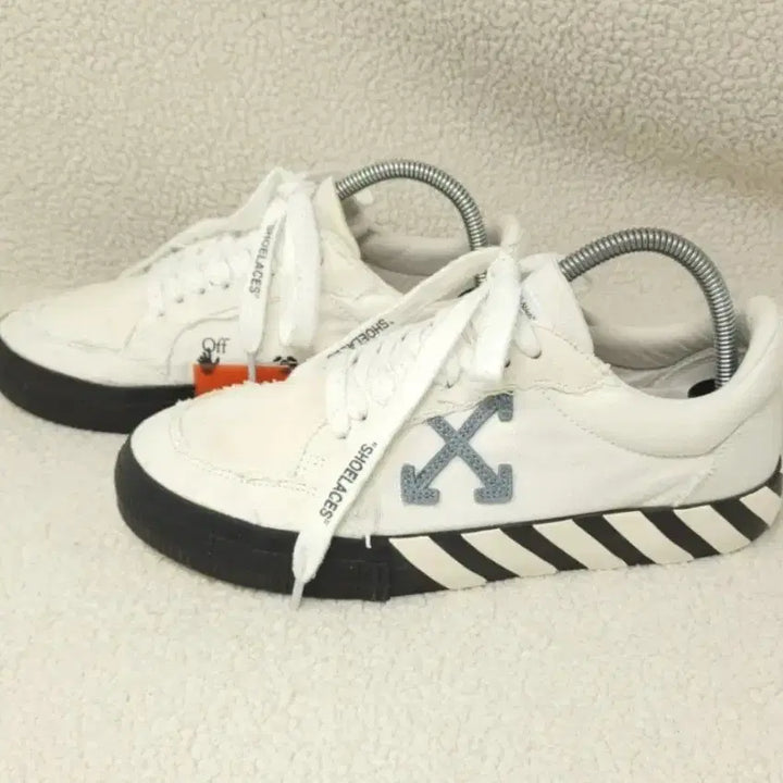 [BUNJANG] Off-White Low Vulcanized White Canvas Sneakers / [정품] 오프화이트 로우 벌커나이즈드 화이트 캔버스 (42사이즈/270)