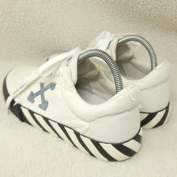 [BUNJANG] Off-White Low Vulcanized White Canvas Sneakers / [정품] 오프화이트 로우 벌커나이즈드 화이트 캔버스 (42사이즈/270)