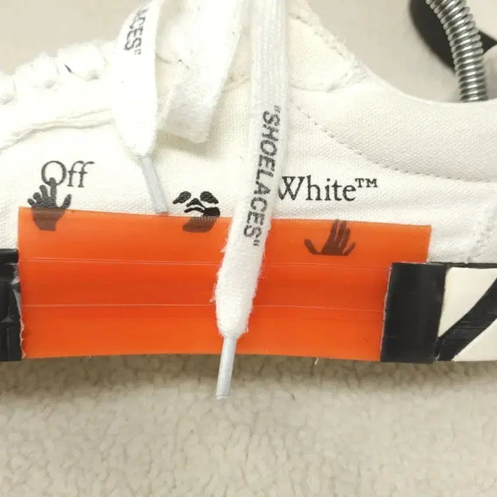 [BUNJANG] Off-White Low Vulcanized White Canvas Sneakers / [정품] 오프화이트 로우 벌커나이즈드 화이트 캔버스 (42사이즈/270)