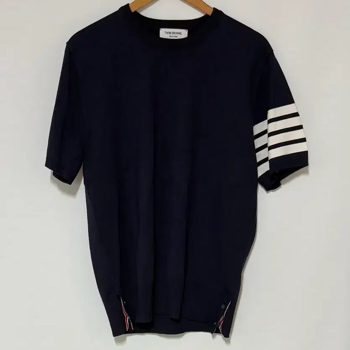 [SOLD OUT] 톰브라운 네이비 반팔 니트 셔츠