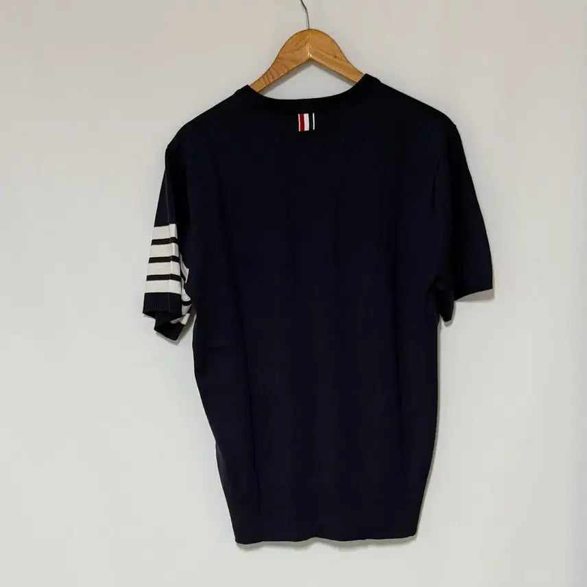 [SOLD OUT] 톰브라운 네이비 반팔 니트 셔츠