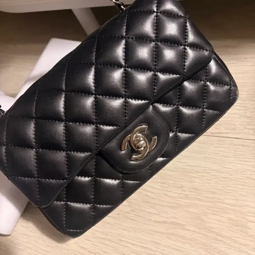 [BUNJANG] Chanel Classic New Mini Flap Bag Lambskin Black / 샤넬 클래식 뉴미니 플랩백 램스킨 블랙