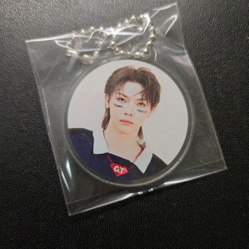 [BUNJANG] &amp;Team Nicholas First Howling Now Acrylic Photocard Keyring / 앤팀 니콜라스 포토 키링 아크릴 키링 &amp;team