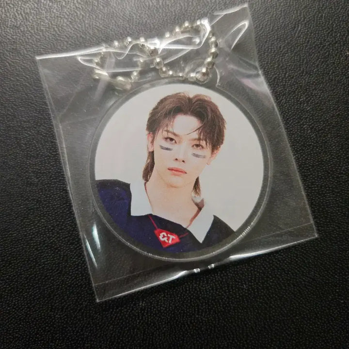 [BUNJANG] &amp;Team Nicholas First Howling Now Acrylic Photocard Keyring / 앤팀 니콜라스 포토 키링 아크릴 키링 &amp;team