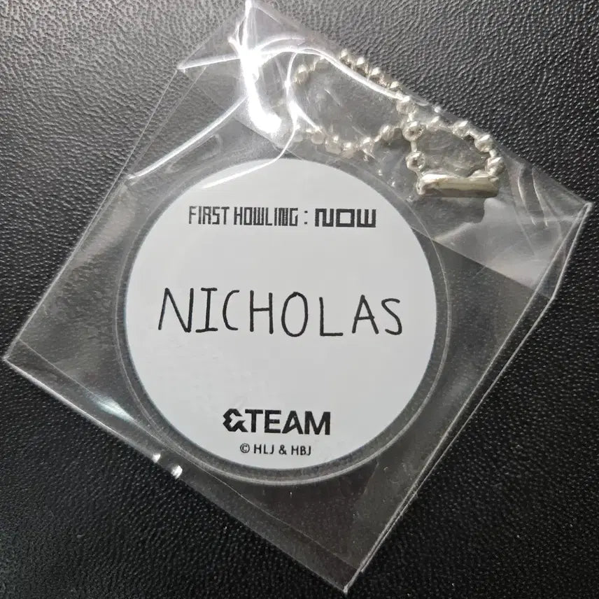 [BUNJANG] &amp;Team Nicholas First Howling Now Acrylic Photocard Keyring / 앤팀 니콜라스 포토 키링 아크릴 키링 &amp;team