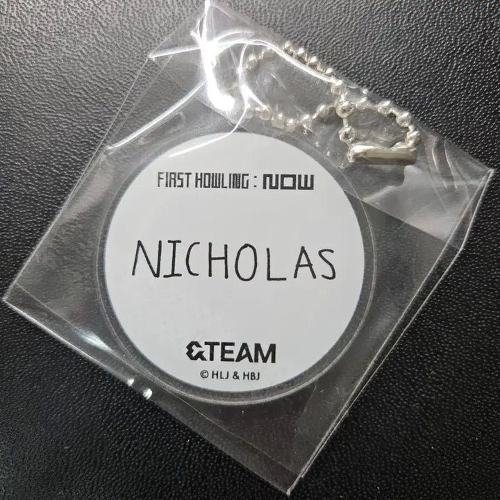 [BUNJANG] &amp;Team Nicholas First Howling Now Acrylic Photocard Keyring / 앤팀 니콜라스 포토 키링 아크릴 키링 &amp;team