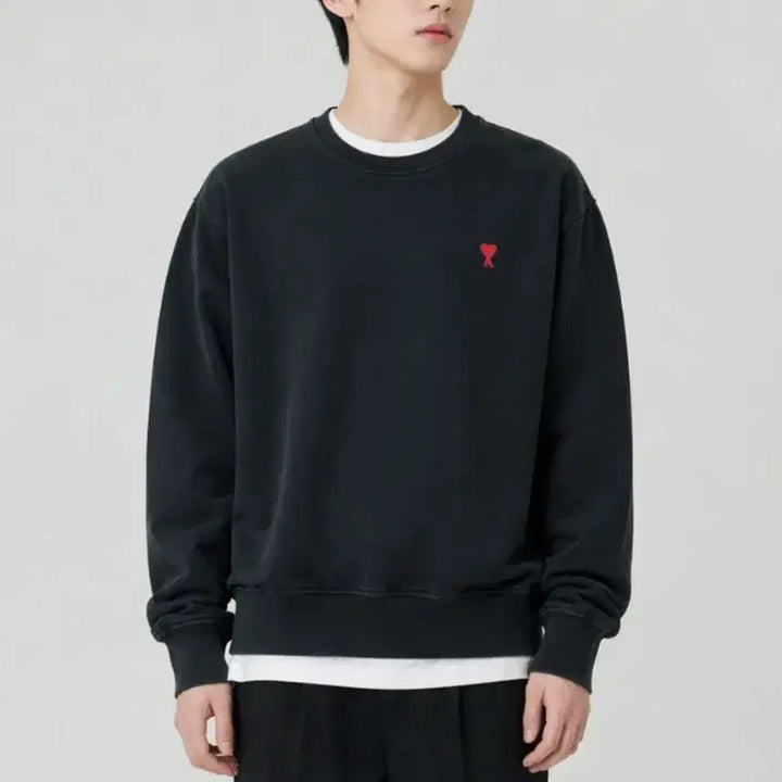 [BUNJANG] AMI Small Heart Logo Sweatshirt Black / [정품] 아미(AMI) 스몰 하트 로고 맨투맨 블랙 95